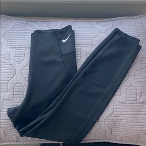 Black Nike leggings